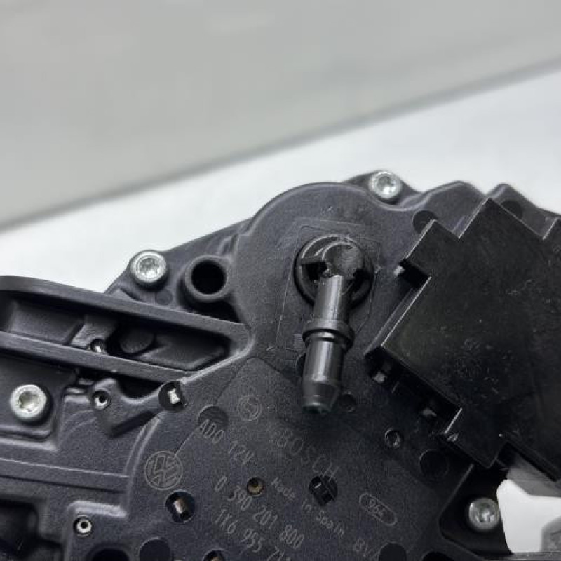 Moteur essuie glace arriere VOLKSWAGEN GOLF 5 Photo n°5