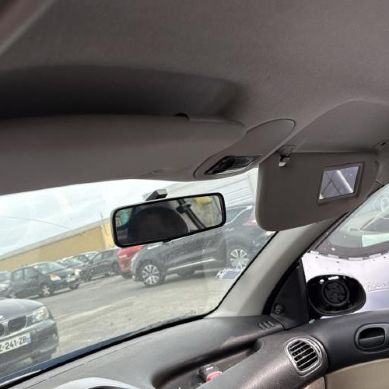 Arret de porte avant droit PEUGEOT 206 Photo n°18