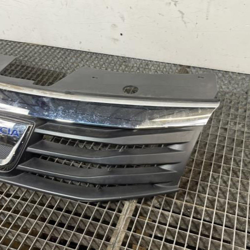 Calandre DACIA SANDERO 1 Photo n°3