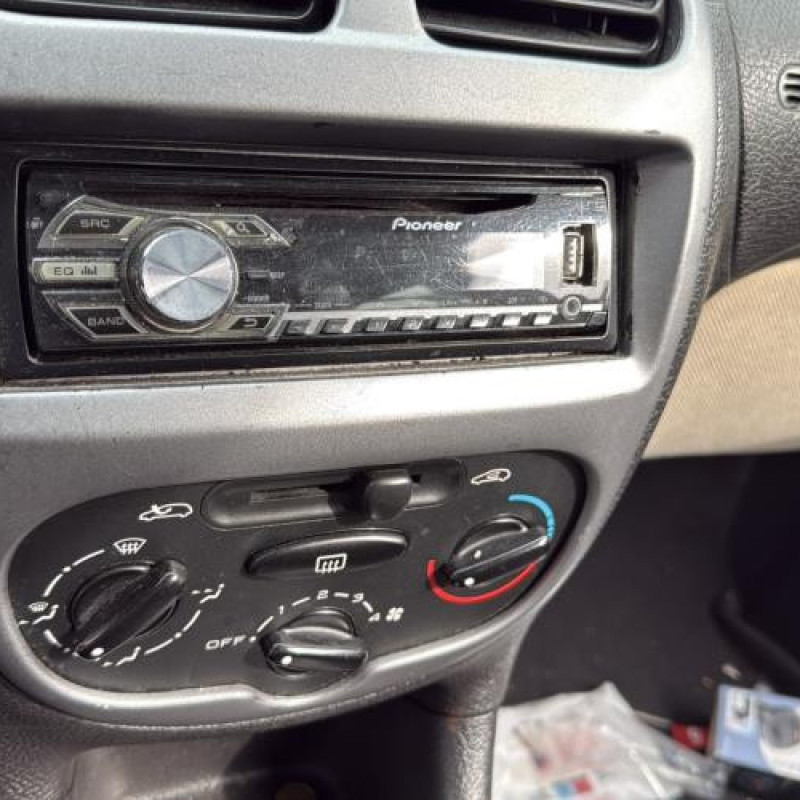 Arret de porte avant droit PEUGEOT 206 Photo n°20