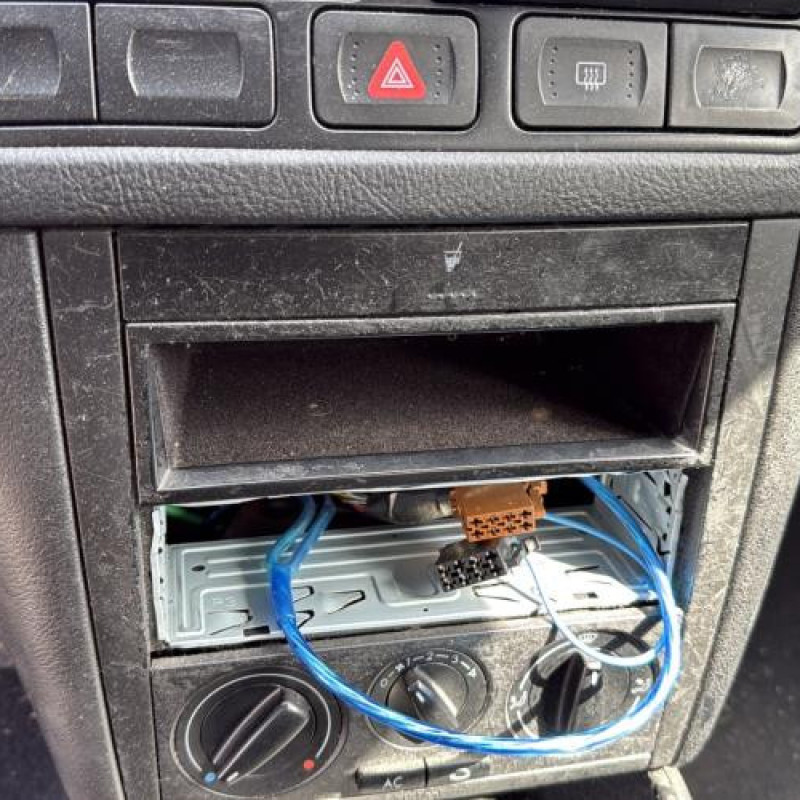 Fermeture de capot VOLKSWAGEN GOLF 4 Photo n°16