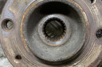 Pivot de moyeu avant gauche RENAULT CLIO 3