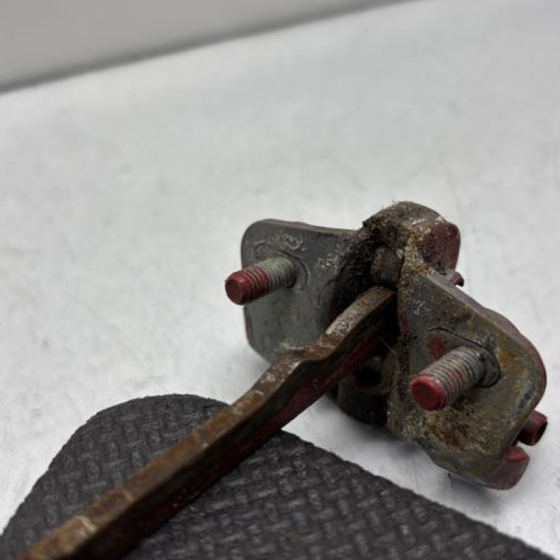 Arret de porte avant droit PEUGEOT 205 Photo n°2