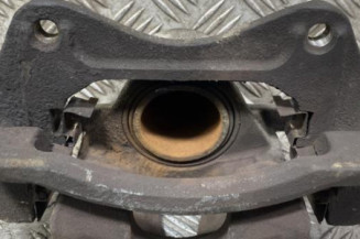 Etrier avant droit (freinage) HYUNDAI I 20 2 Photo n°1
