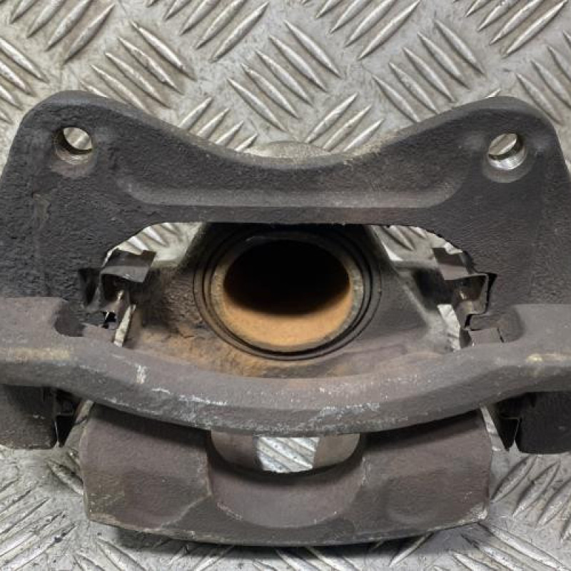 Etrier avant droit (freinage) HYUNDAI I 20 2 Photo n°1