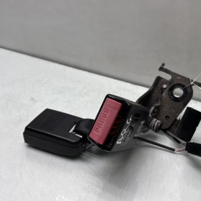 Attache ceinture arriere gauche RENAULT MEGANE 3 Photo n°1