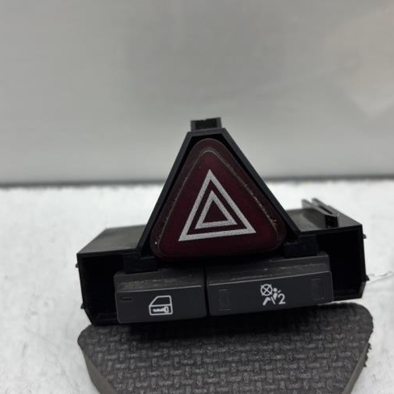 Bouton de warning OPEL CORSA D Photo n°1