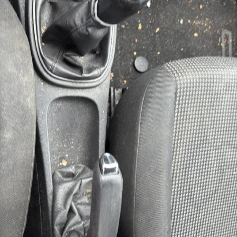 Face avant OPEL CORSA D Photo n°18