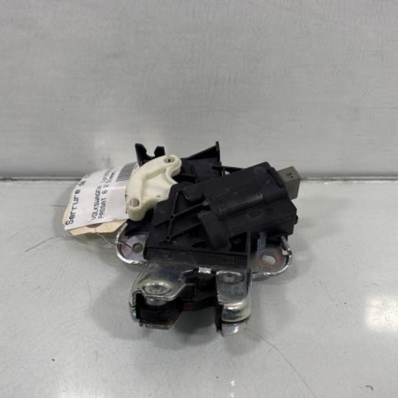 Serrure de coffre VOLKSWAGEN PASSAT 6 Photo n°1