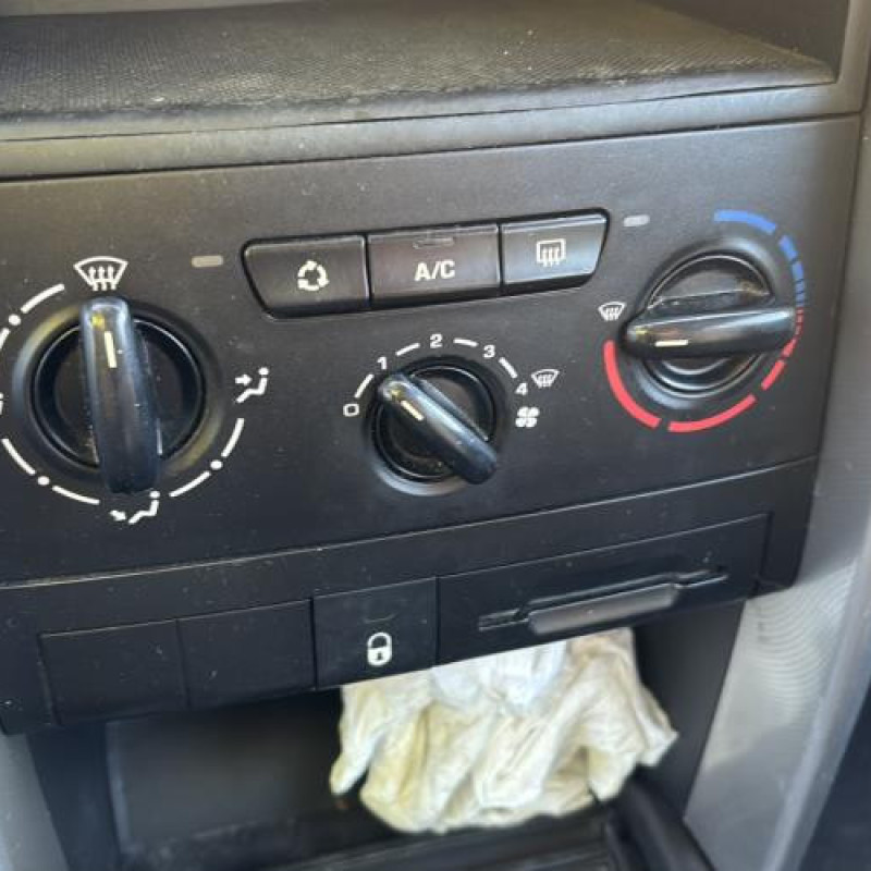 Attache ceinture avant gauche PEUGEOT 207 Photo n°19