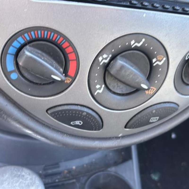 Feu arriere principal gauche (feux) FORD FOCUS 1 Photo n°19