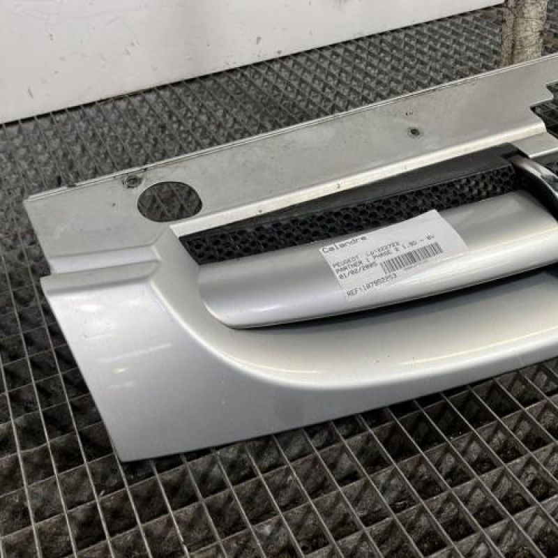 Calandre PEUGEOT PARTNER 1 Photo n°2