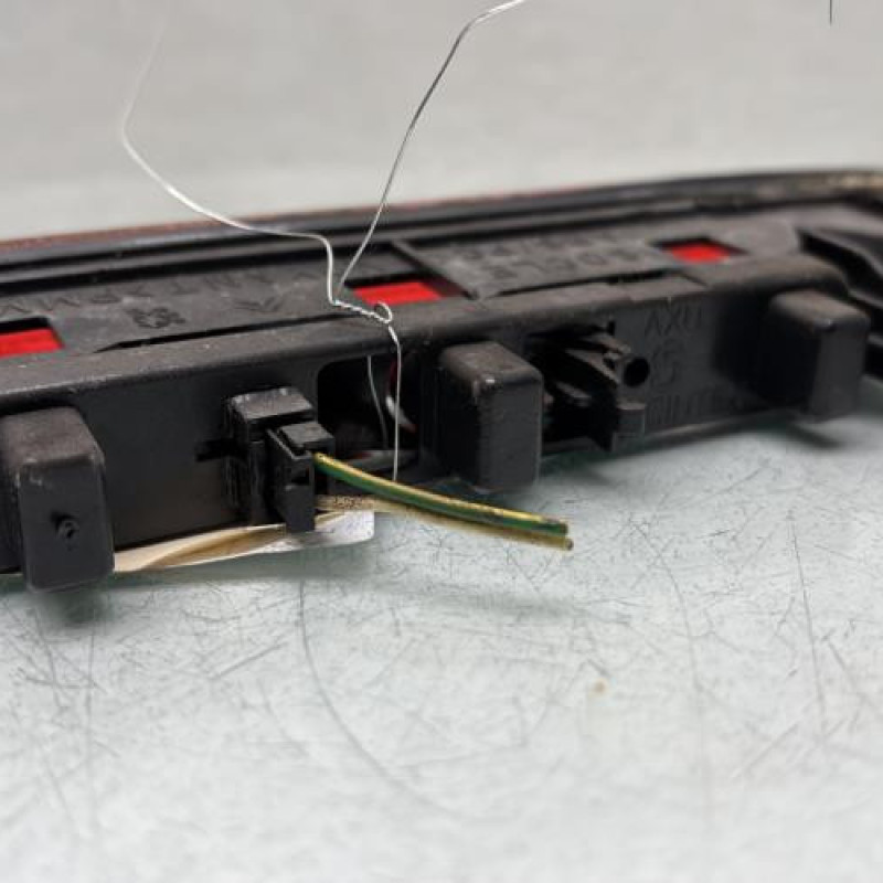 Feu arriere stop central PEUGEOT PARTNER 1 Photo n°3