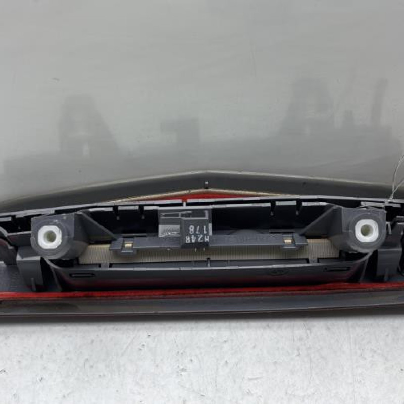 Feu arriere stop central OPEL CORSA D Photo n°4