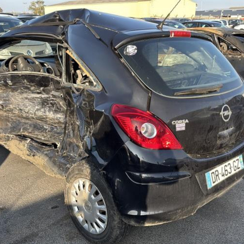 Feu arriere stop central OPEL CORSA D Photo n°12