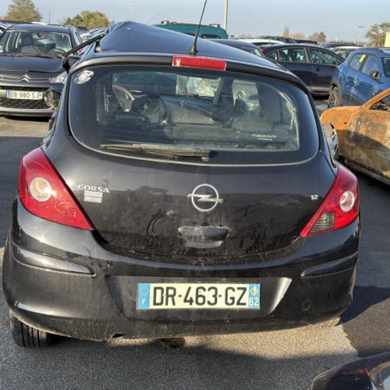 Feu arriere stop central OPEL CORSA D Photo n°13