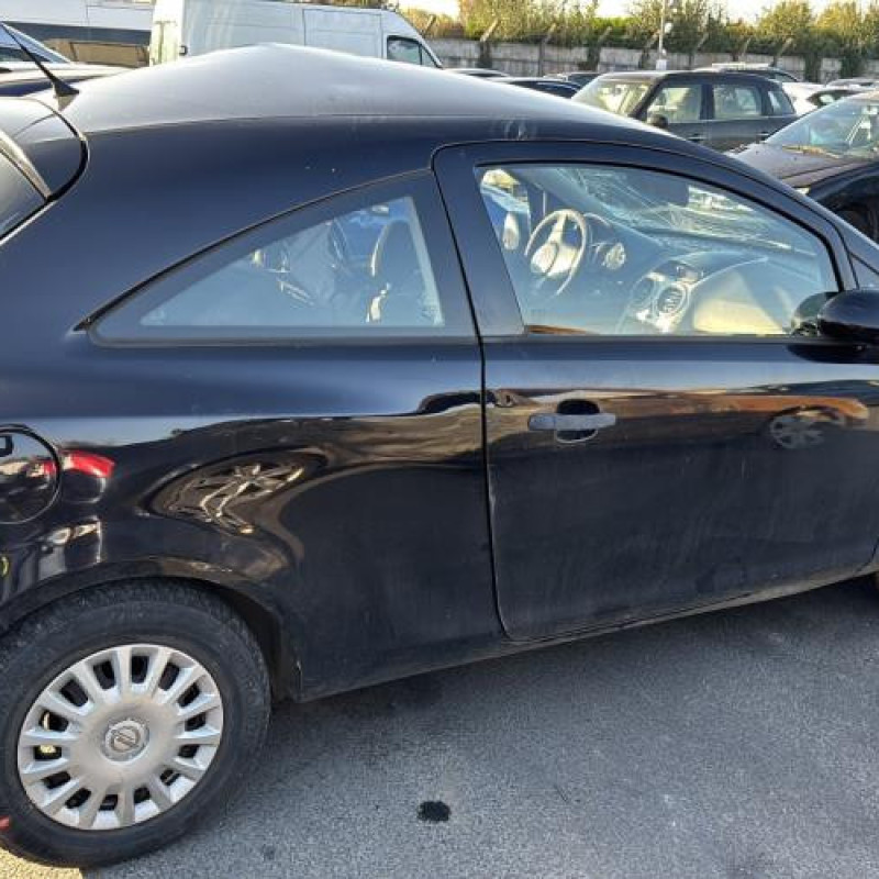 Feu arriere stop central OPEL CORSA D Photo n°15