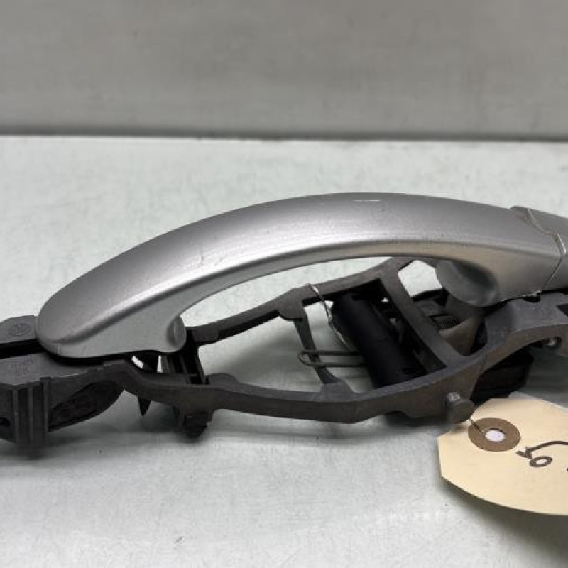 Poignee porte arriere droit VOLKSWAGEN GOLF PLUS Photo n°1