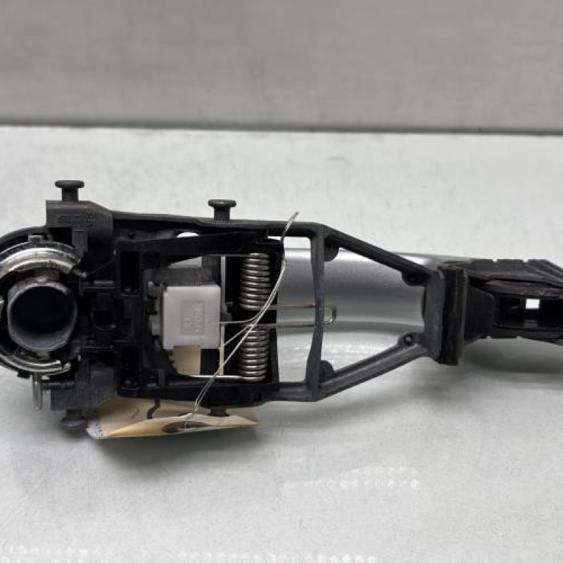 Poignee porte arriere droit VOLKSWAGEN GOLF PLUS Photo n°3