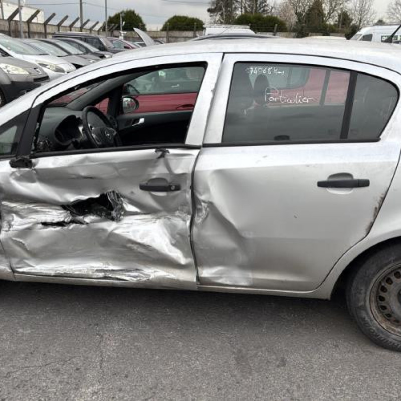 Face avant OPEL CORSA D Photo n°16