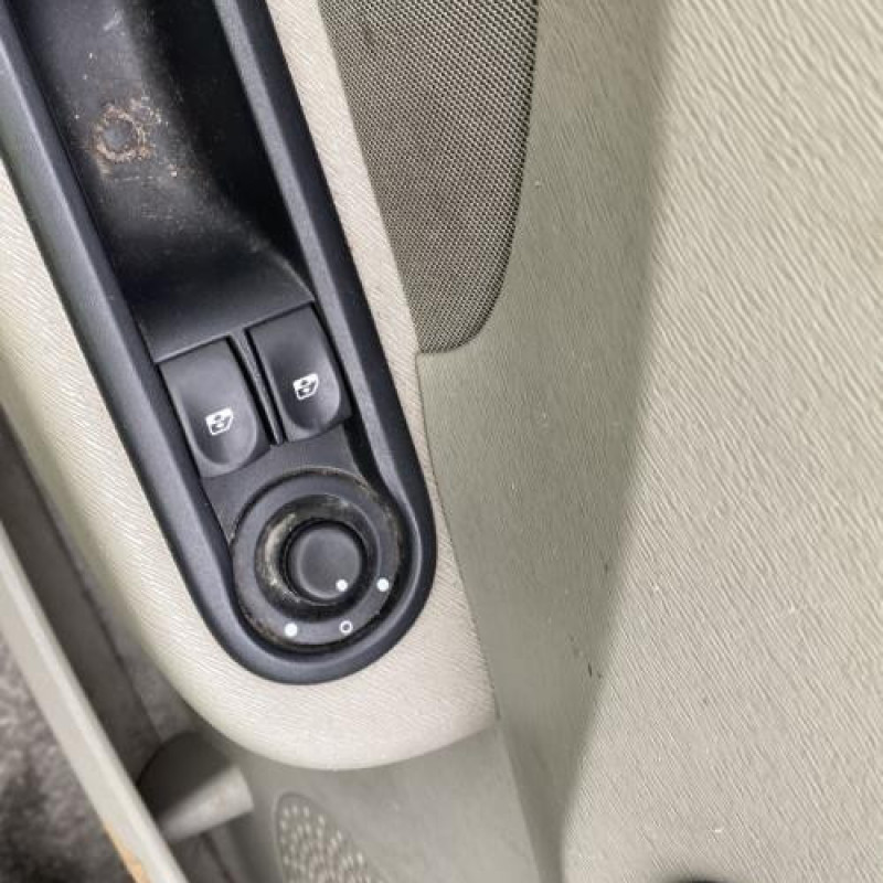 Ceinture arriere gauche RENAULT TWINGO 2 Photo n°14