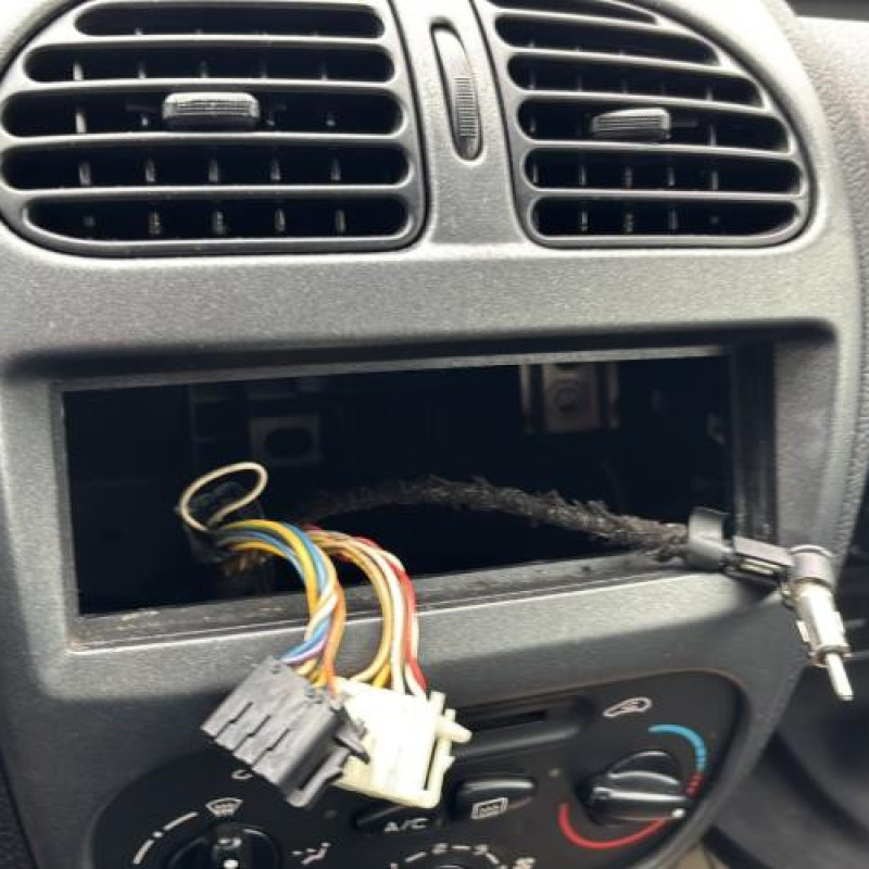 Arret de porte avant droit PEUGEOT 206 Photo n°20