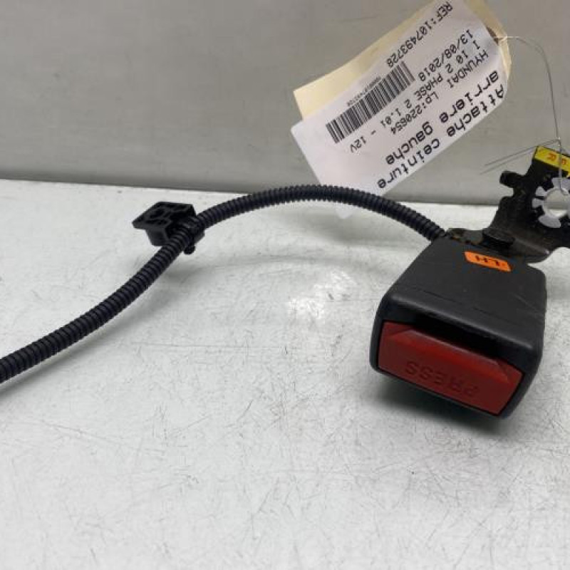 Attache ceinture arriere gauche HYUNDAI I 10 2 Photo n°1