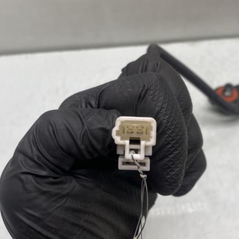 Attache ceinture avant droit HYUNDAI I 10 2 Photo n°2