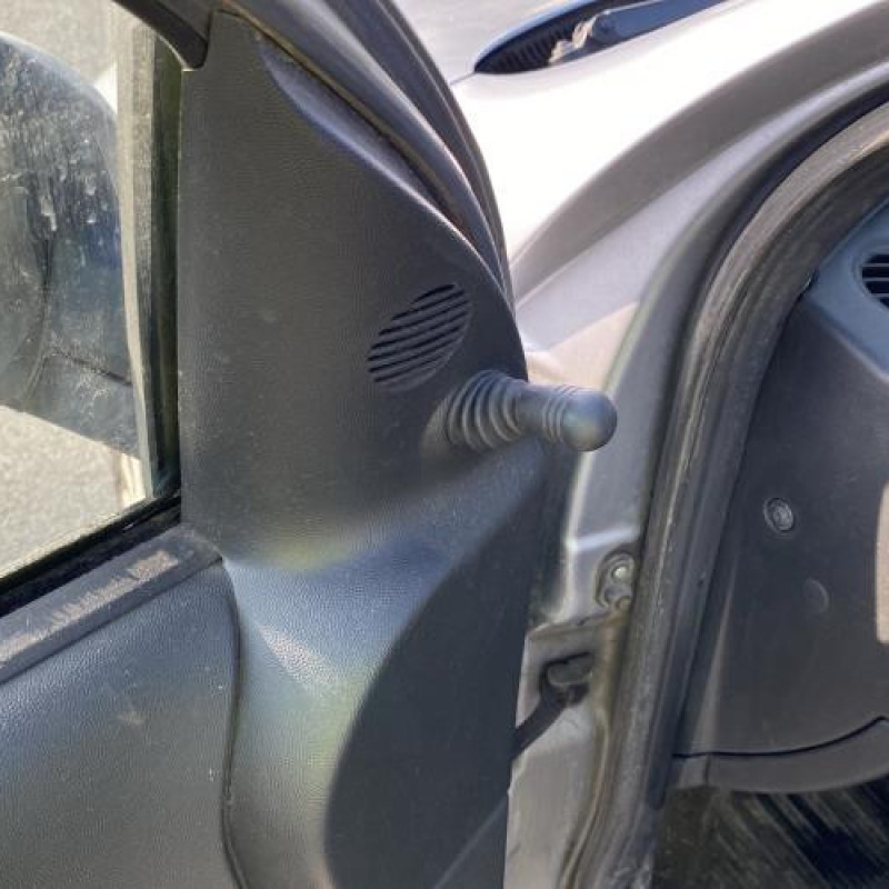 Moteur essuie glace arriere OPEL CORSA C Photo n°15