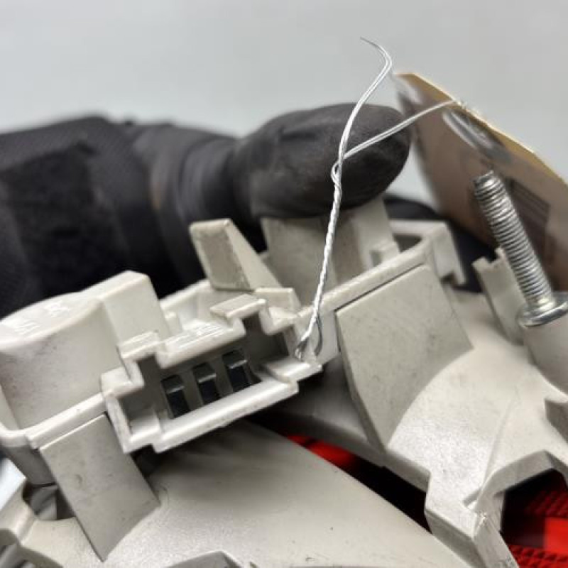 Feu arriere secondaire gauche (feux) MERCEDES CLASSE B 245 Photo n°3