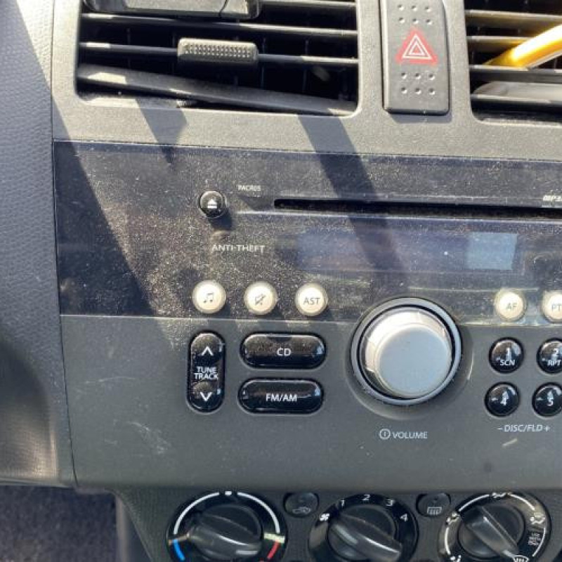 Trappe d'essence SUZUKI SWIFT 3 Photo n°20