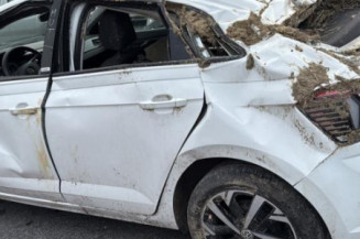 Bras essuie glace avant droit VOLKSWAGEN POLO 6