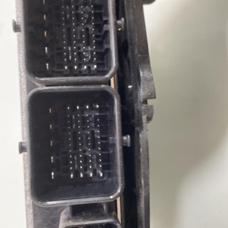 Calculateur moteur PEUGEOT 208 1 Photo n°5