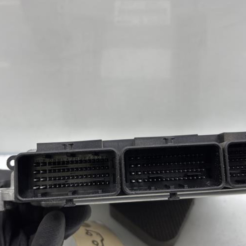 Calculateur moteur RENAULT SCENIC 3 Photo n°3