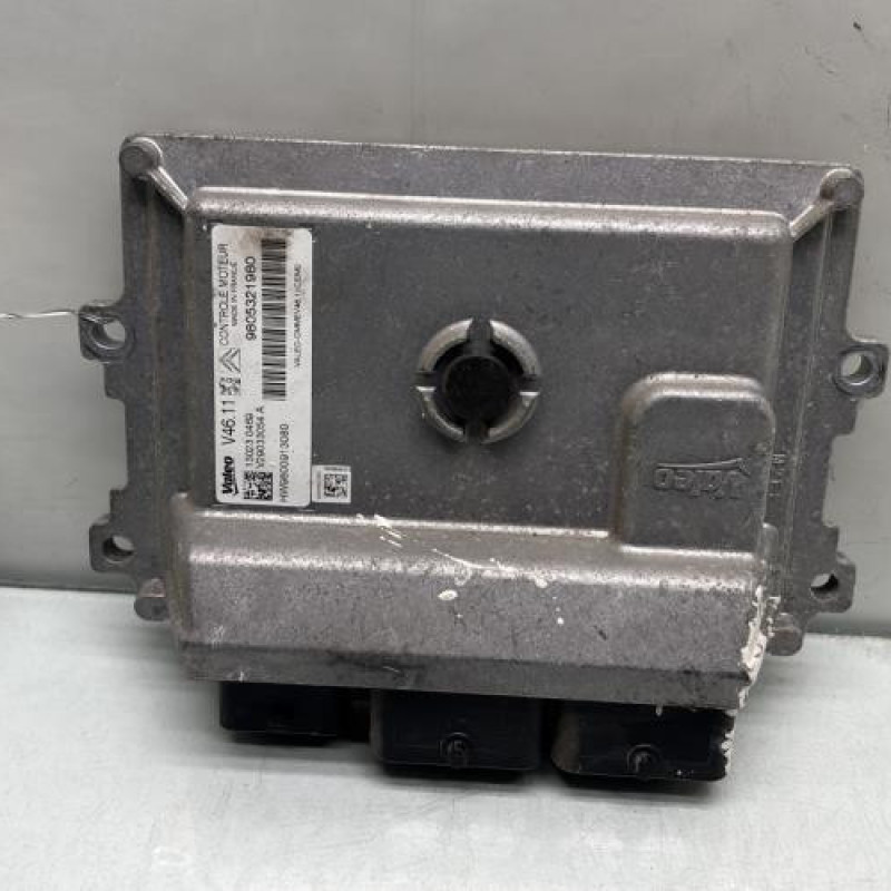 Calculateur moteur PEUGEOT 208 1 Photo n°1