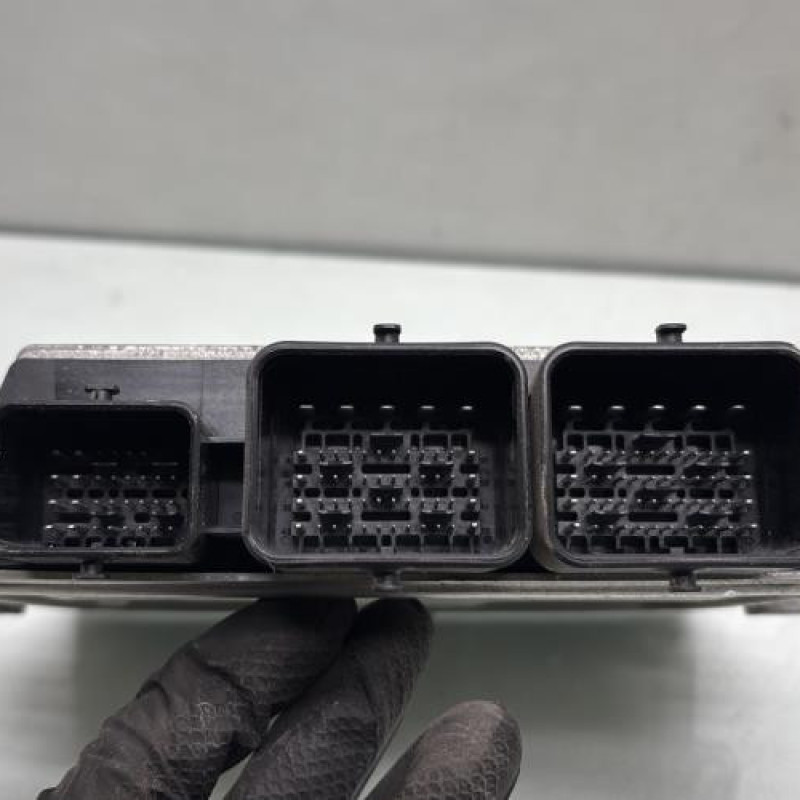 Calculateur moteur PEUGEOT 208 1 Photo n°3