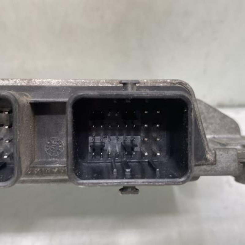 Calculateur moteur RENAULT GRAND MODUS Photo n°4