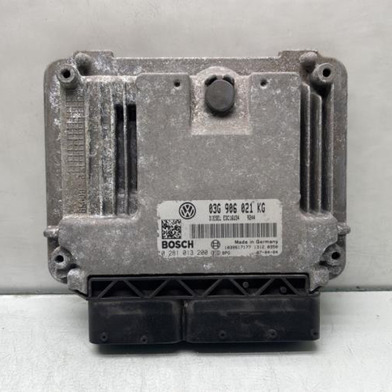 Calculateur moteur VOLKSWAGEN GOLF 5 Photo n°1