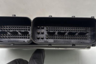 Calculateur moteur VOLKSWAGEN GOLF 5