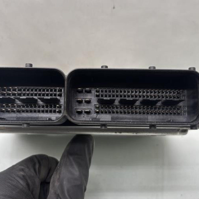 Calculateur moteur VOLKSWAGEN GOLF 5 Photo n°3