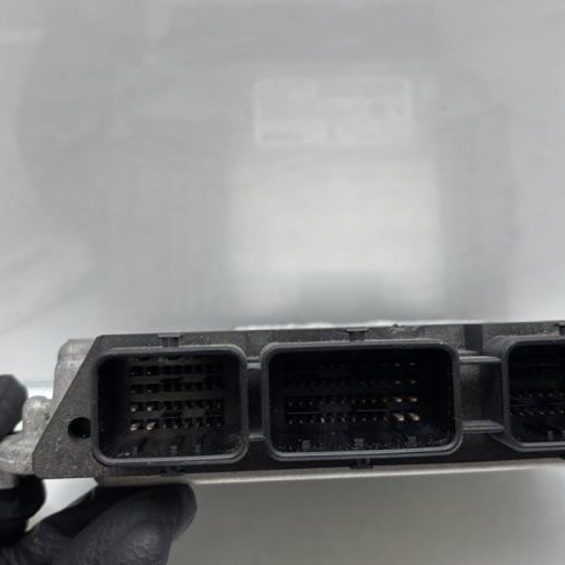 Calculateur moteur PEUGEOT 3008 1 Photo n°3