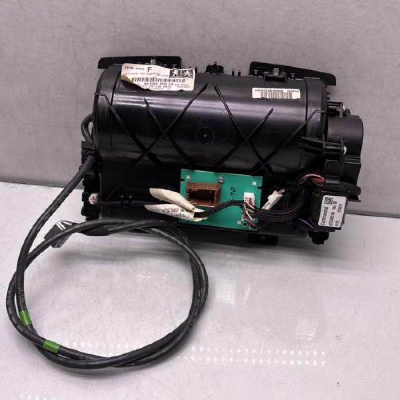 Ecran GPS PEUGEOT 3008 1 Photo n°2