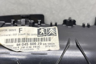 Ecran GPS PEUGEOT 3008 1