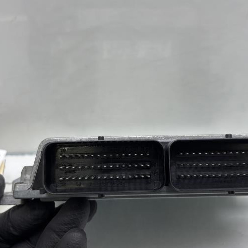 Calculateur moteur DACIA LOGAN MCV 1 Photo n°3