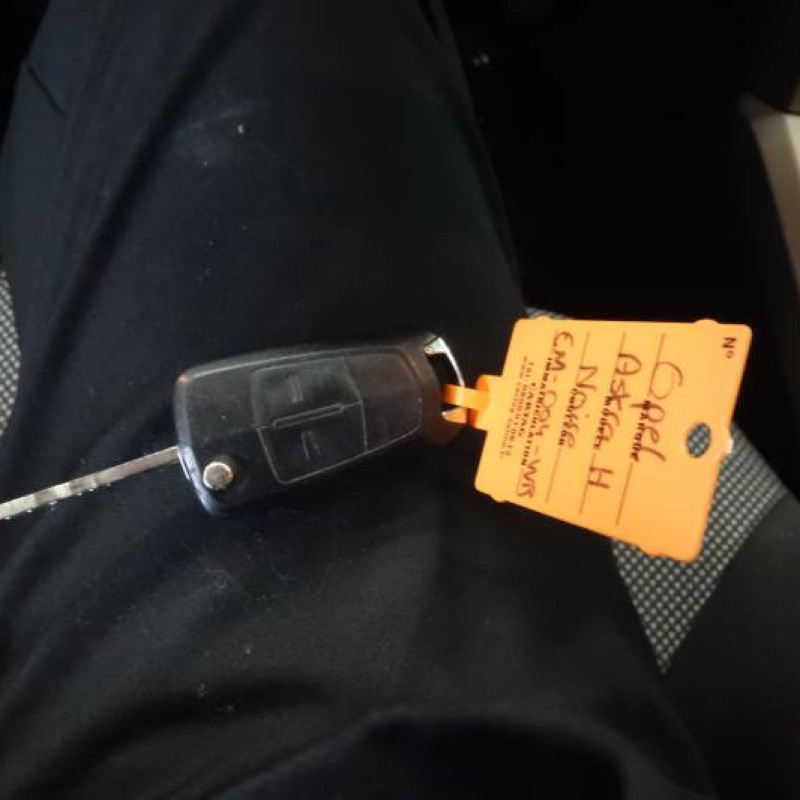 Ceinture avant droit OPEL ASTRA H Photo n°4