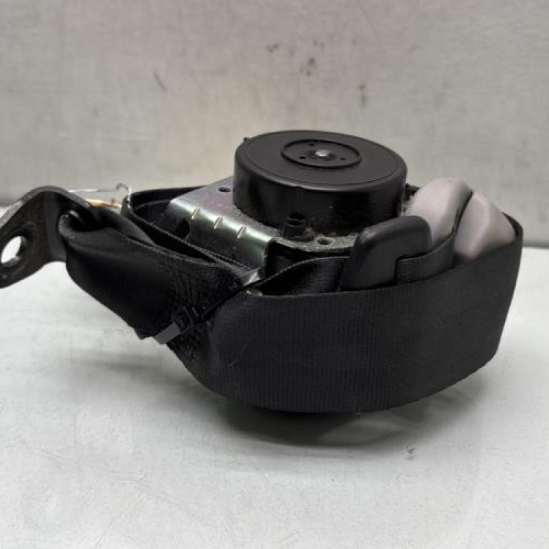 Ceinture arriere gauche TOYOTA VERSO Photo n°3