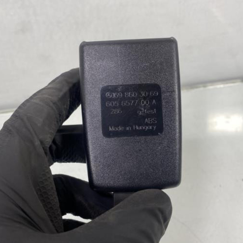 Attache ceinture arriere droit MERCEDES CLASSE B 245 Photo n°4