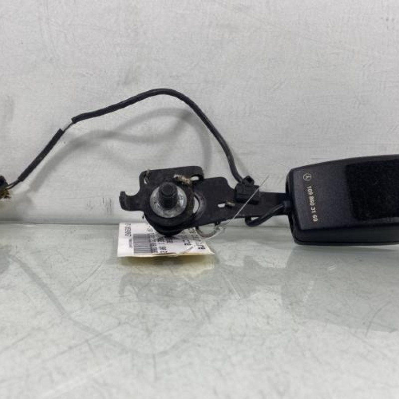 Attache ceinture arriere gauche MERCEDES CLASSE B 245 Photo n°1