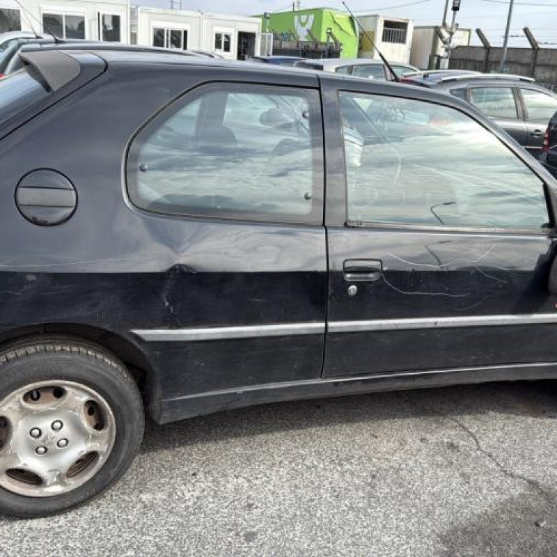 Custode arriere gauche PEUGEOT 306 Photo n°11