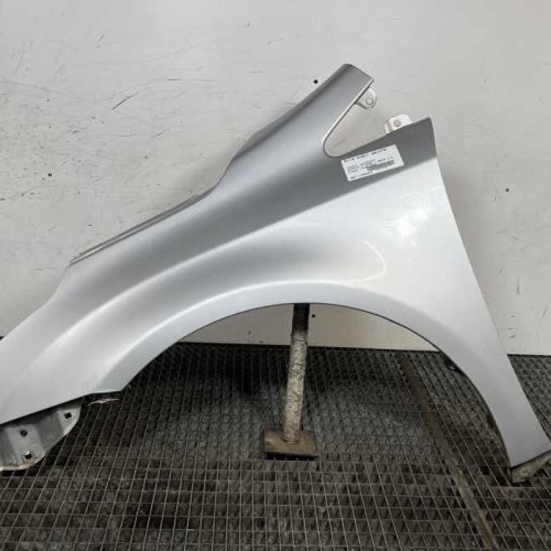 Aile avant gauche TOYOTA AVENSIS 3 Photo n°1